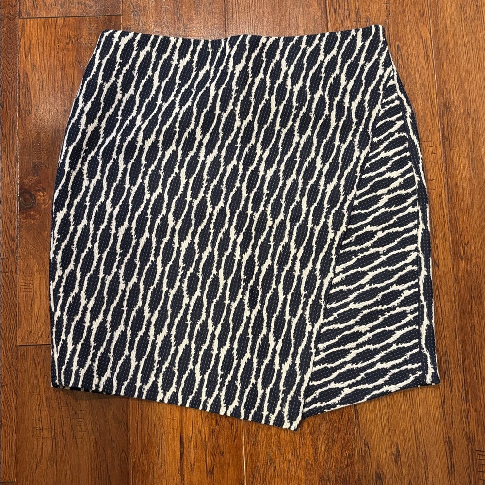 LOFT Navy and Cream Textured Skirt